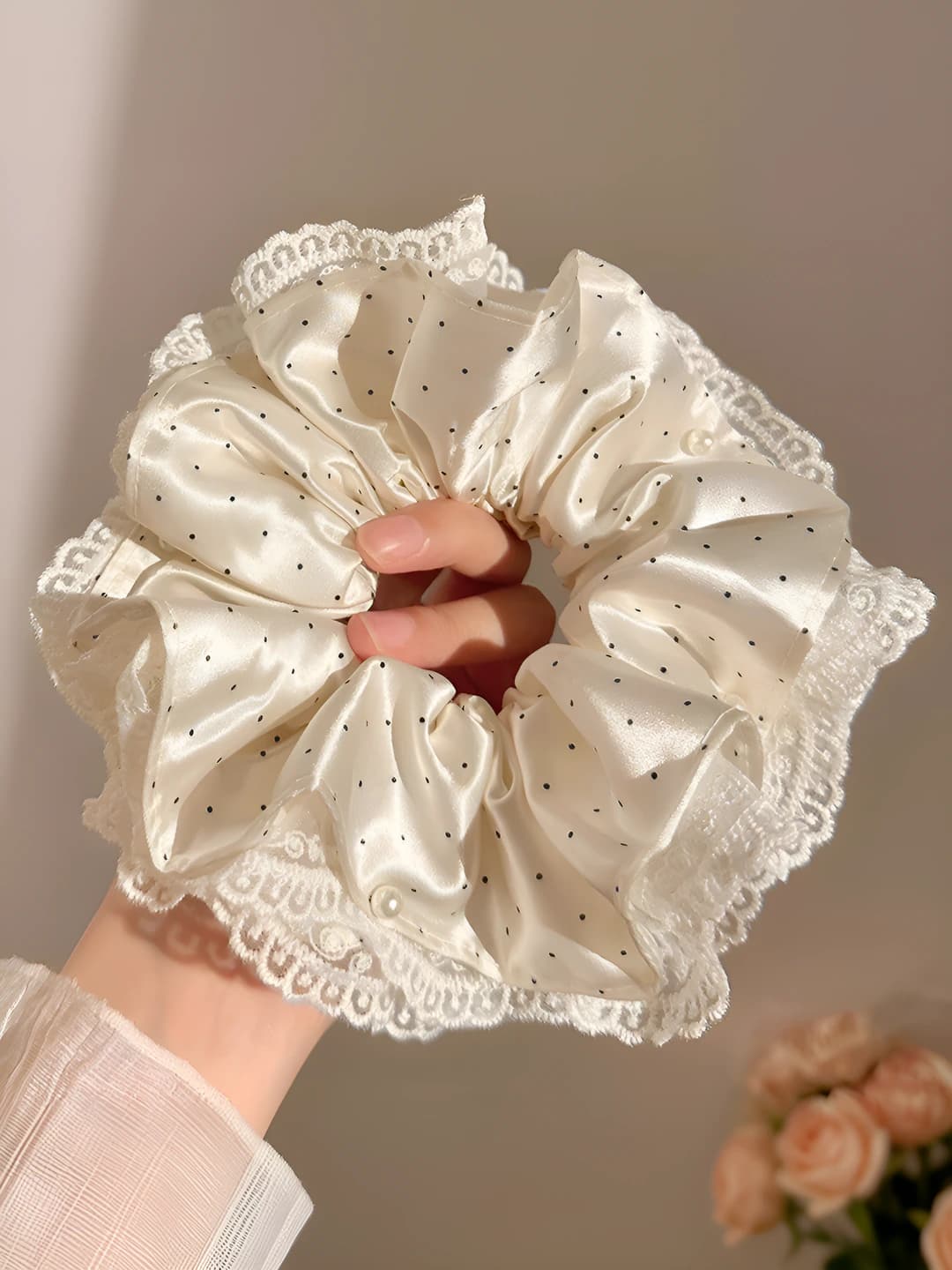 Large polka dot lace, 16 cm