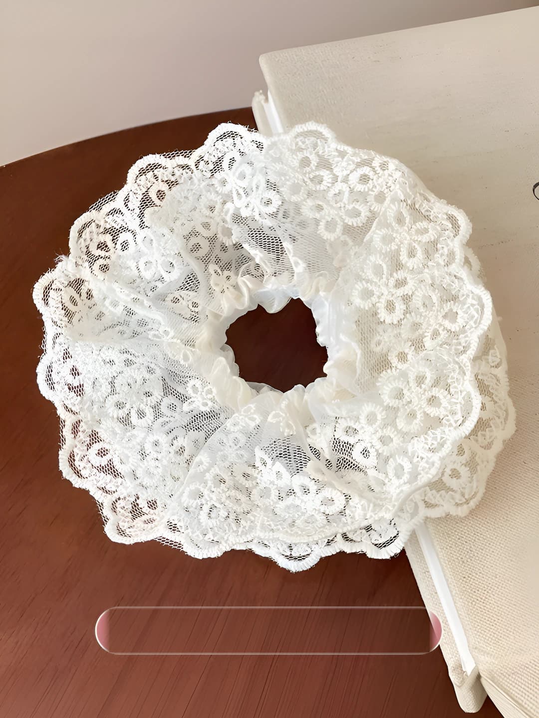 Four-leaf clover lace off-white scrunchie - 16CM
