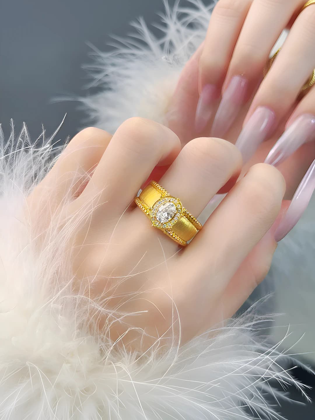 Pigeon egg ring - White diamond