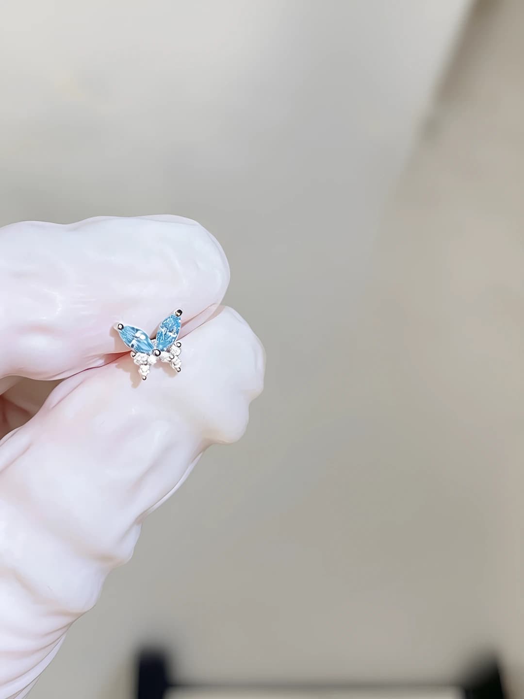 A014303 White gold Light blue 0.8*6mm