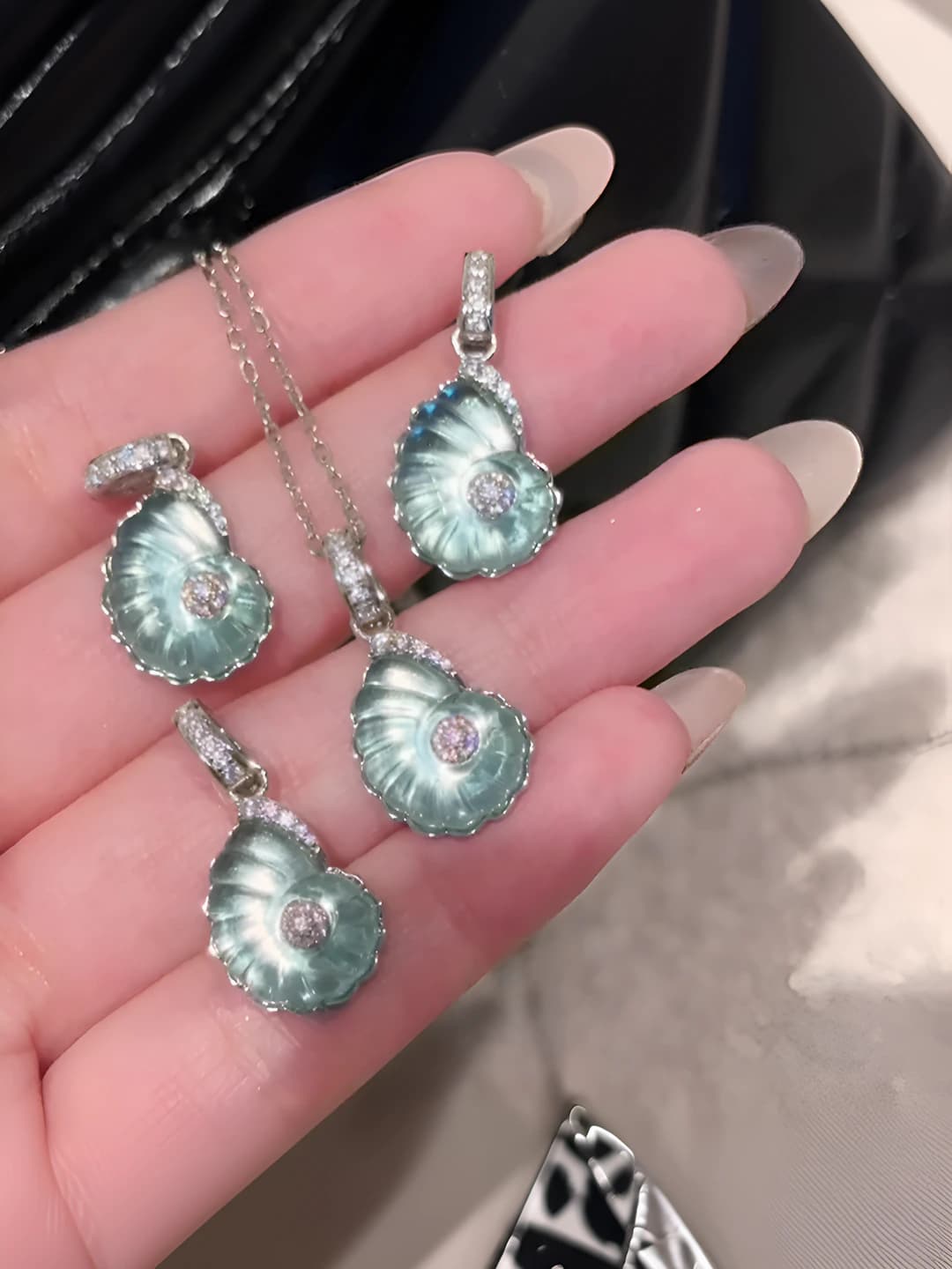 Women's Earrings: Mint Green Shell Shape, Zircon Inlay, Light Luxury Style, Simple and Exquisite
