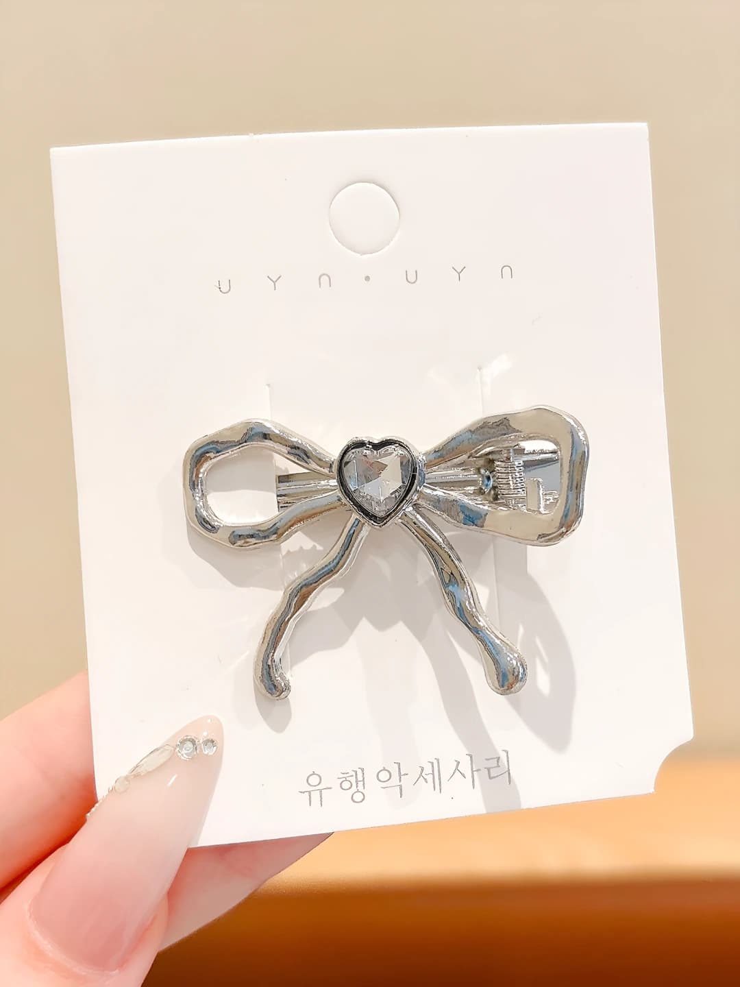 White heart ~5 cm