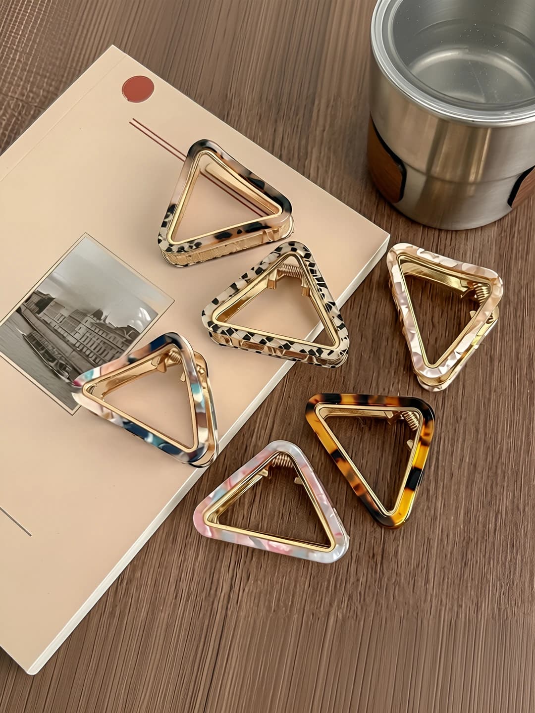 Women's hair clips and combs: acetate hair clip with geometric triangle design in retro style