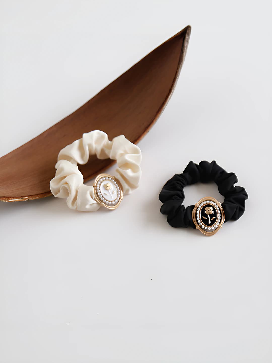 Women's retro satin hair tie, seamless, style: natural, design element: waves