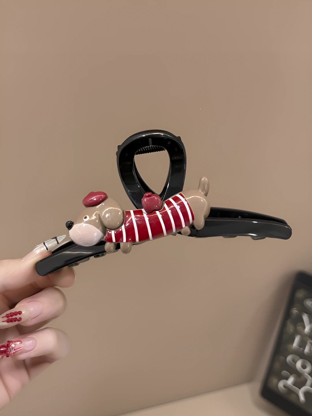 Red striped dog AB side HELLO logo PC clip ~13 cm