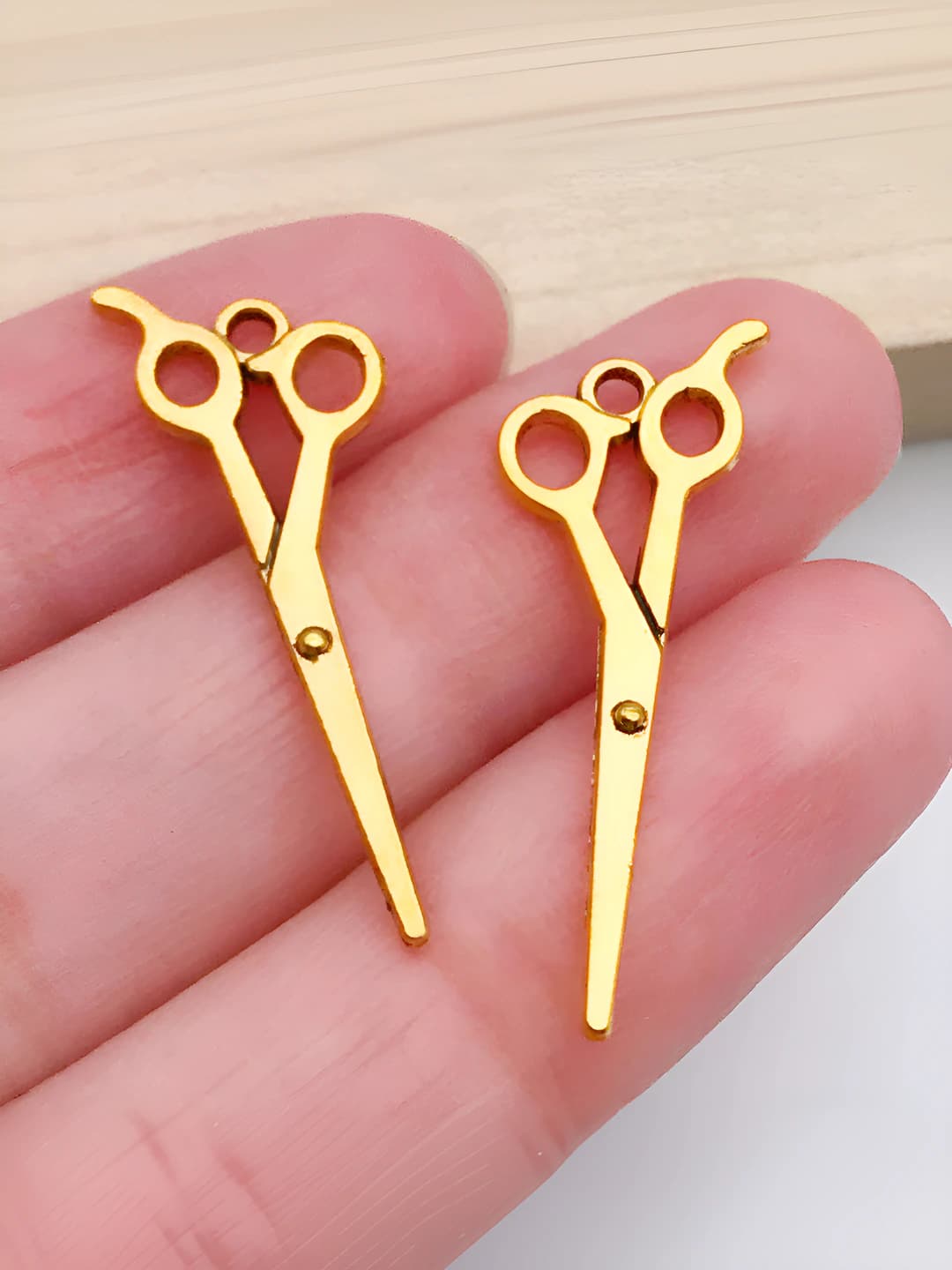 1 dona qadimiy oltin rangli soch qaychasi 11x30mm-0.7g