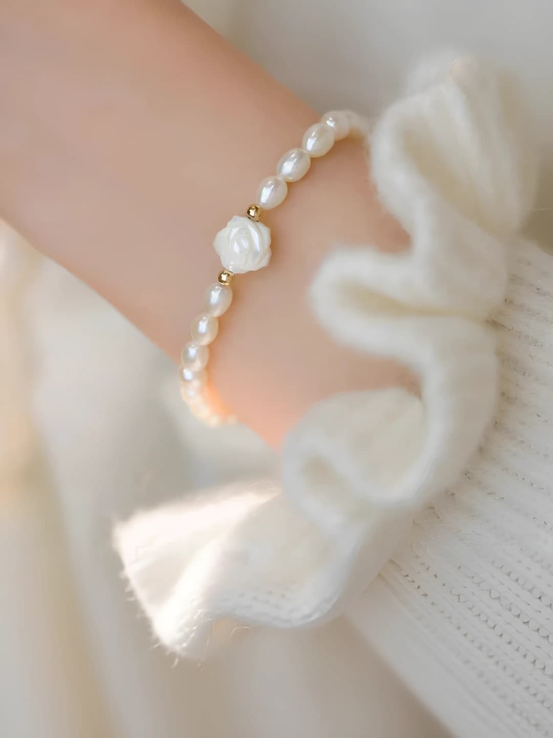 White pearl flower bracelet