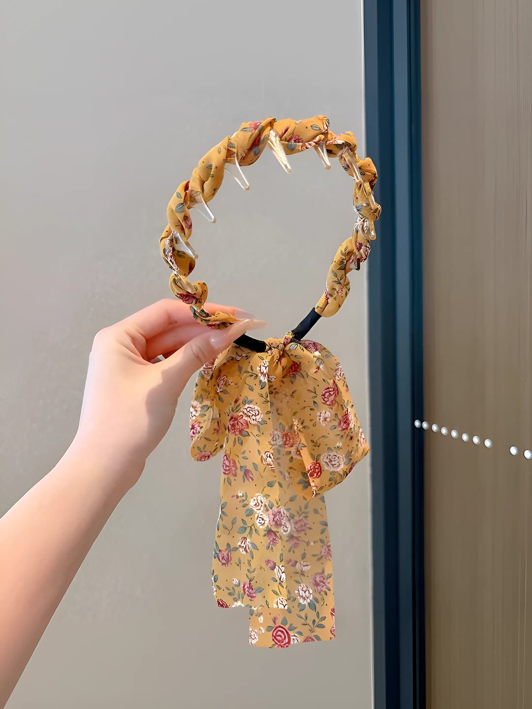 8# Yellow floral, toothed, ribbon