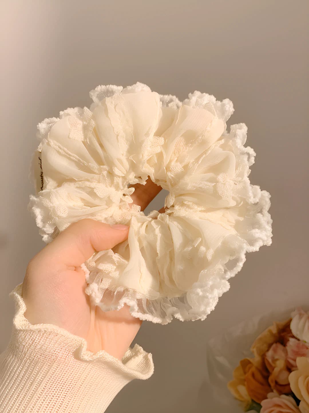 Off-white lace edge 11 cm