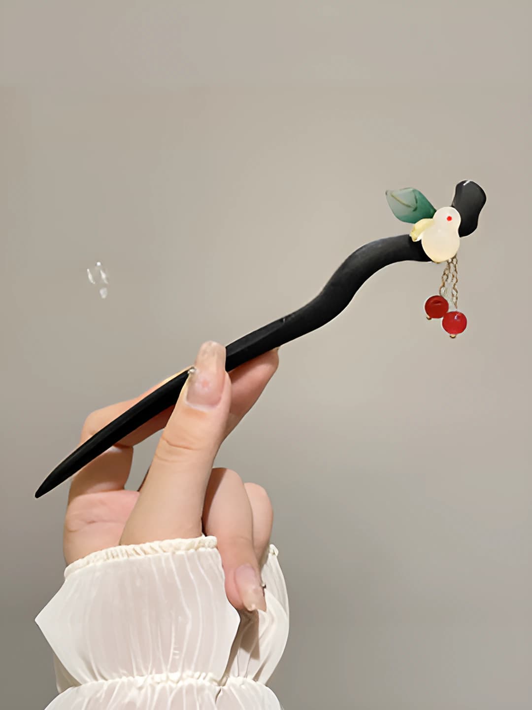 66# Зелёный лист с кроликом и красным жемчугом шпилька (в пакете) 17cm