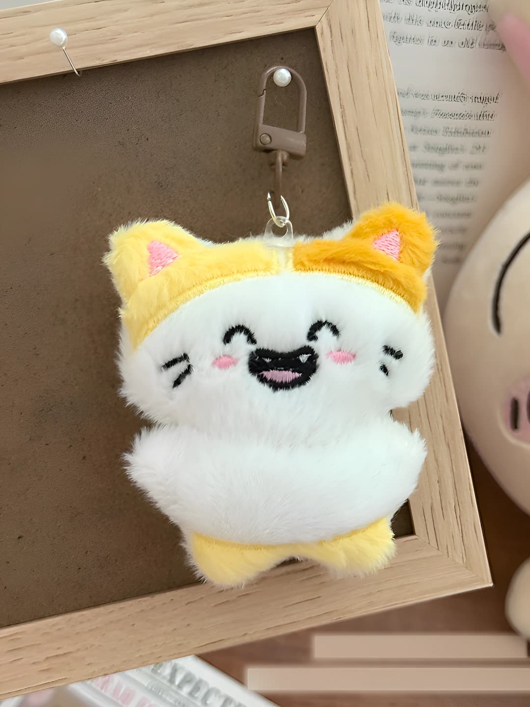 Yellow-white (charm)