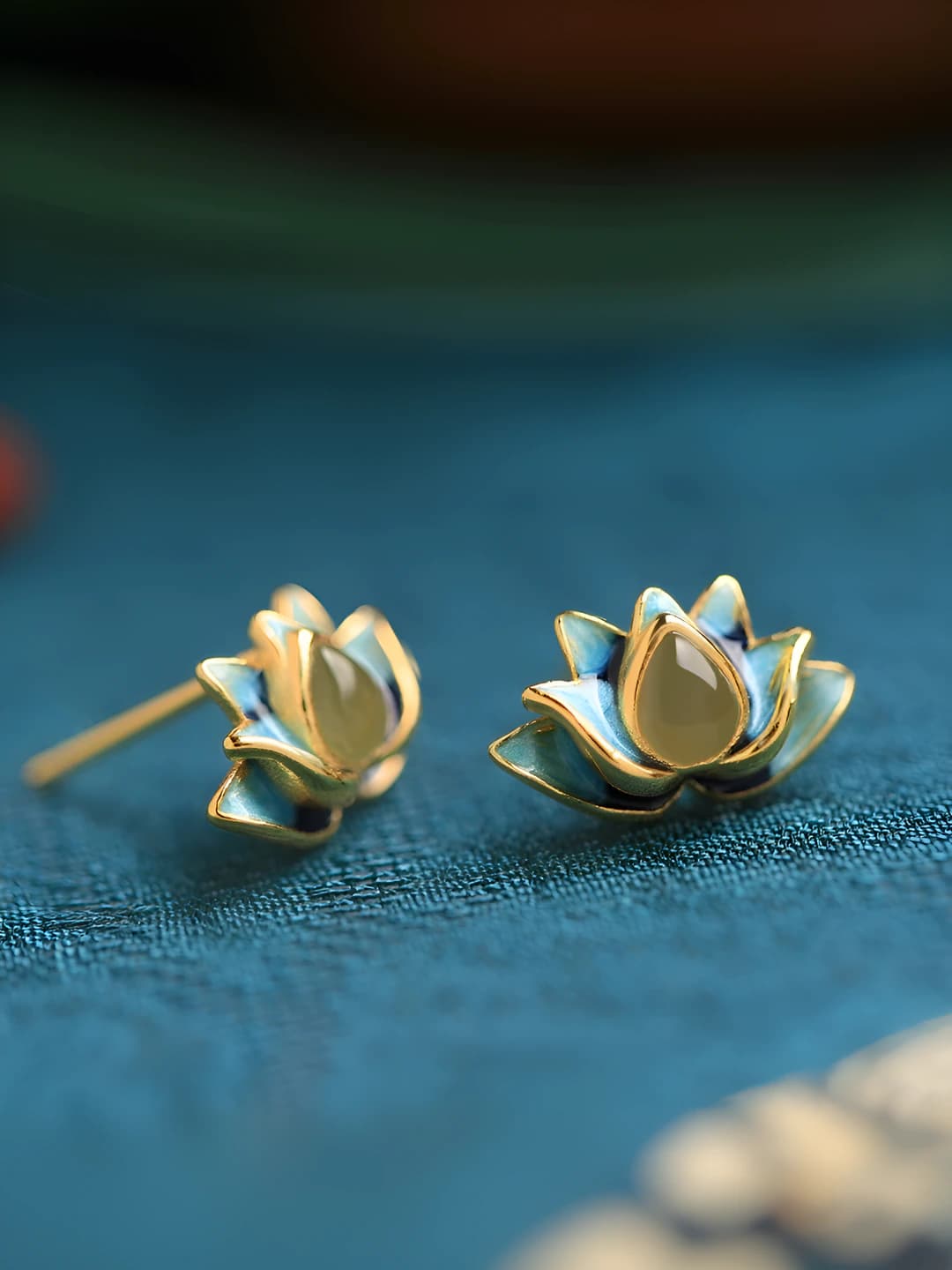 Women's lotus flower stud earrings, copper, retro style, 2026
