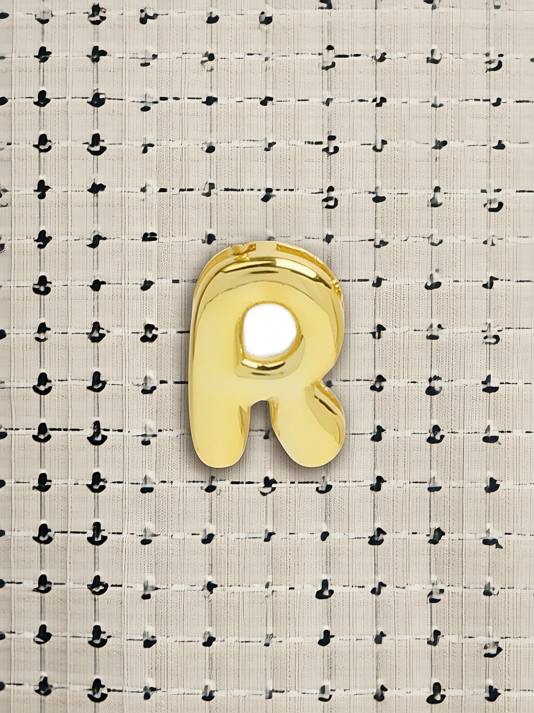 Gold R (pendant)