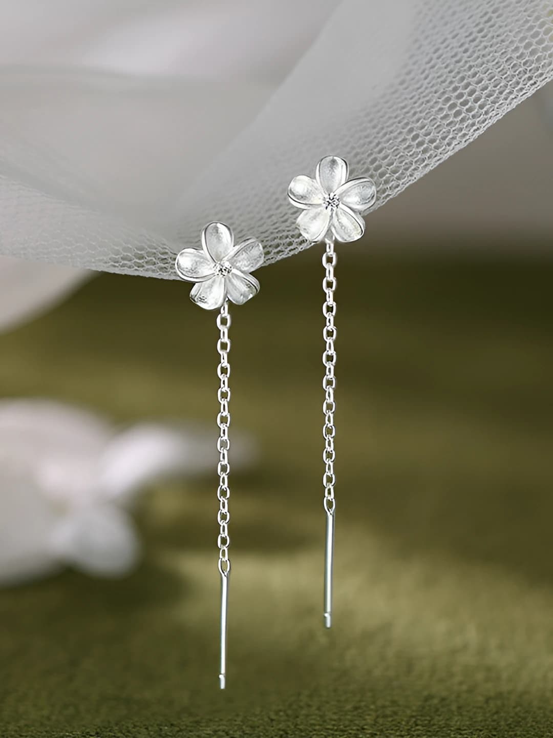 Gardenia ear thread