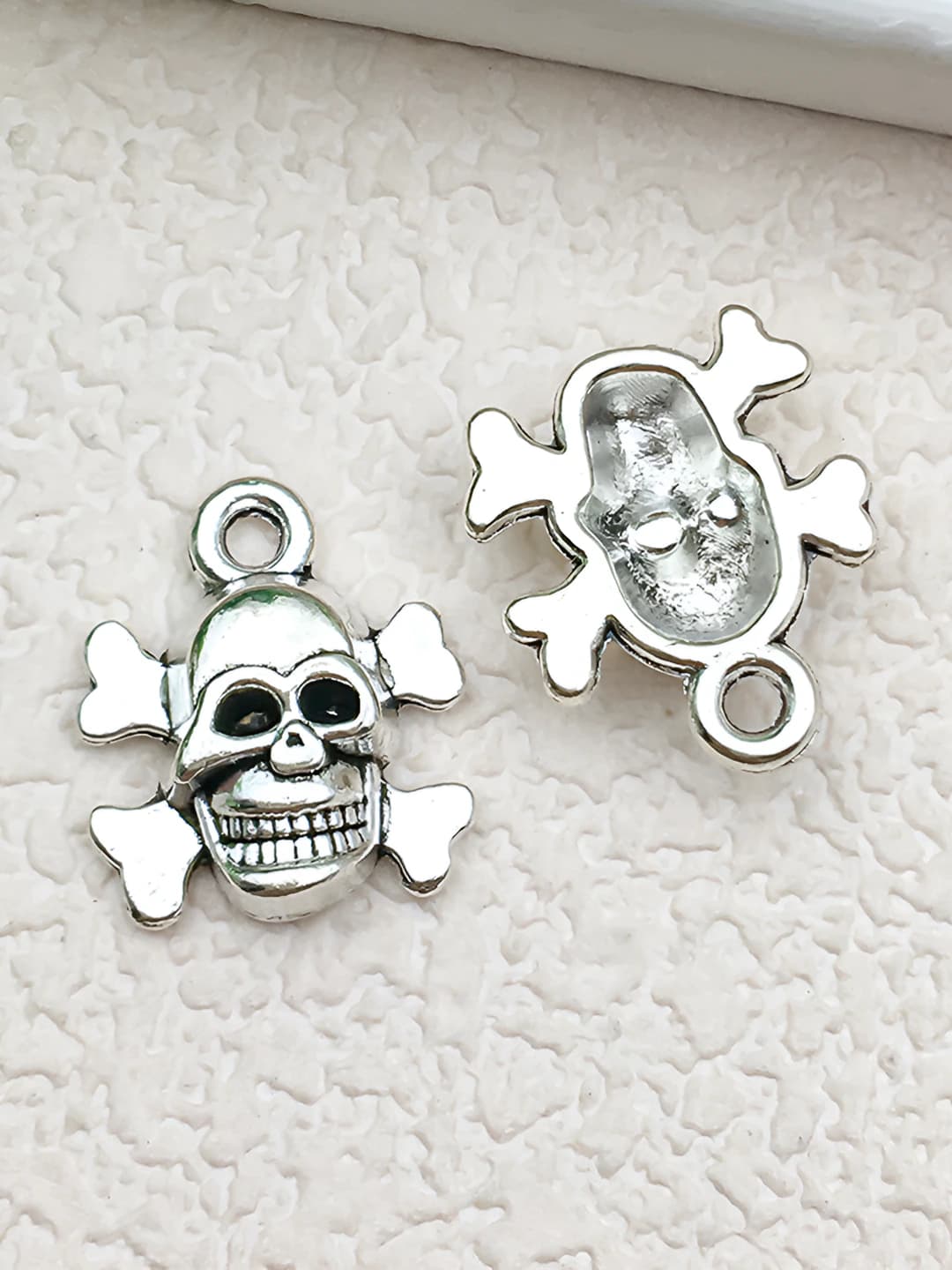 1 pc Halloween skull 13x14mm-1.1g