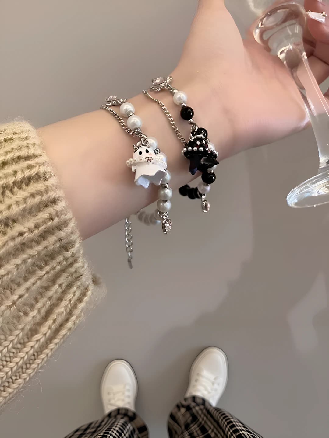 Ayollar uchun oq-qora rangdagi kichik shafqotli xotira charm bilaguzuk, sevgili va do'stlar uchun shirin va qiziqarli dizayn, Valentin kuniga mos aksessuar
