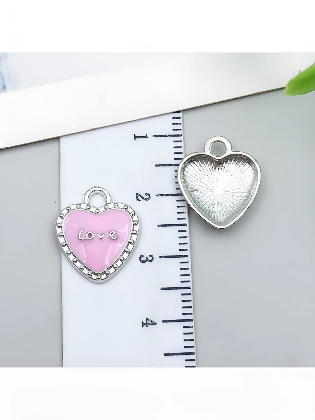 White K pink apple heart 16x13x3mm-0.6g