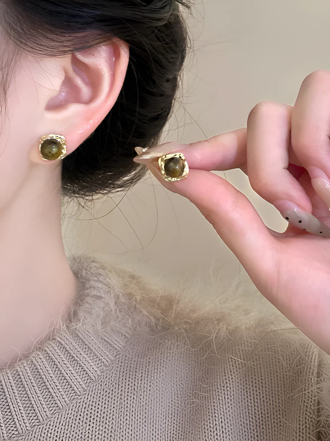 Tiger eye square stud