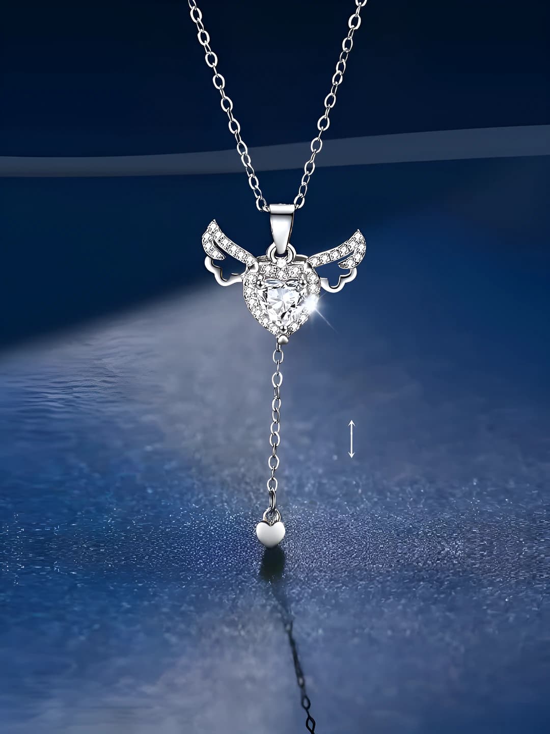 XL002 - White zircon - Cupid