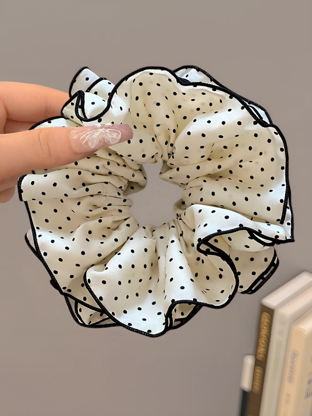 5# Off-white polka dot, 17 cm