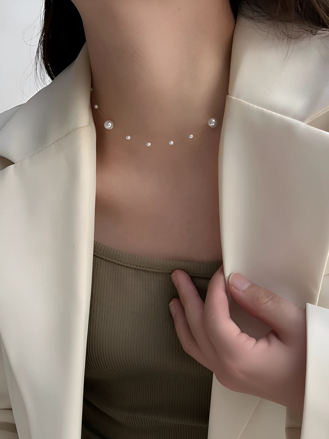 Women's short chain with imitation pearls in French style for autumn