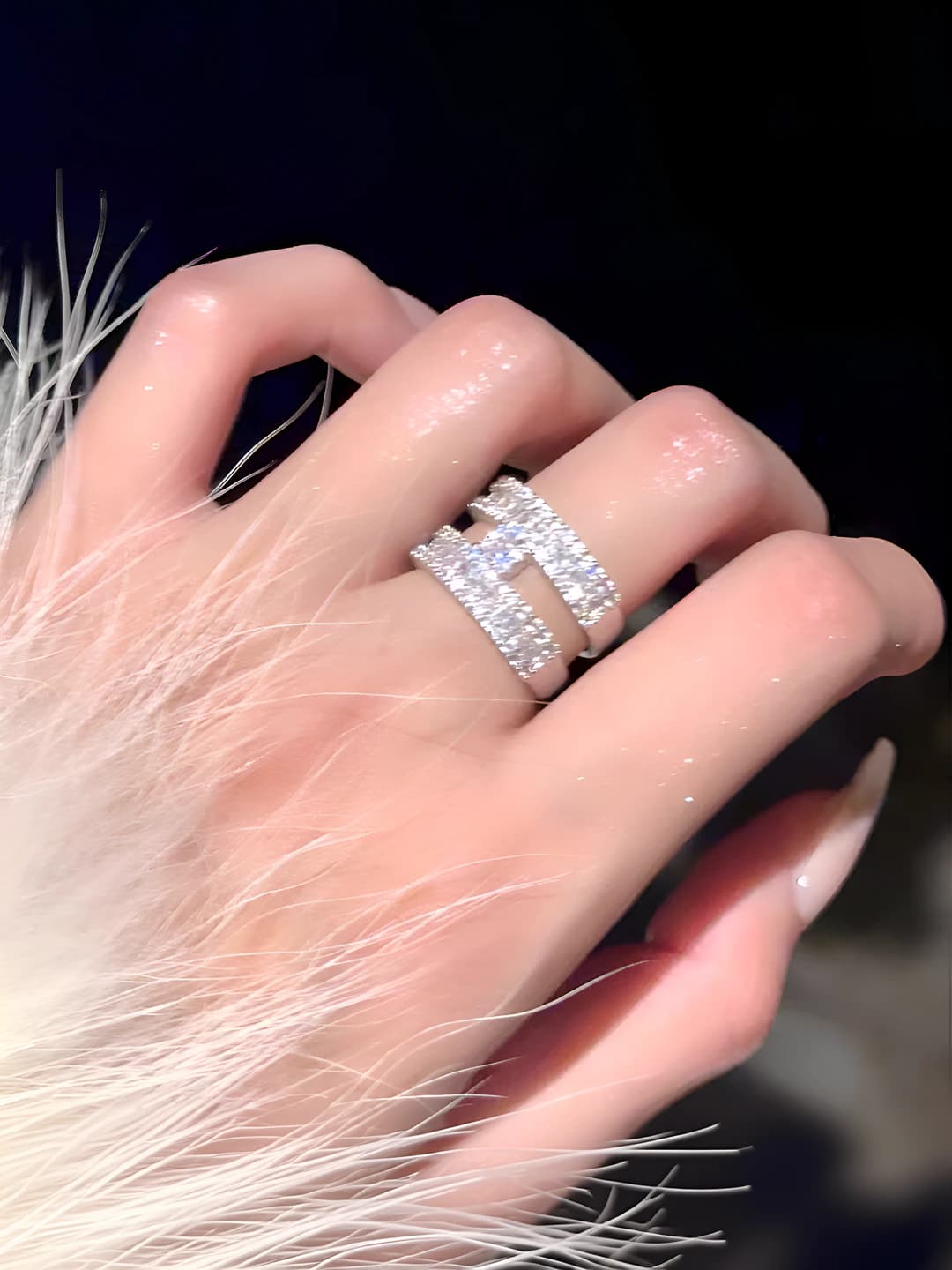 Women's H letter ring with zircon, open band, geometric shape, light luxury style