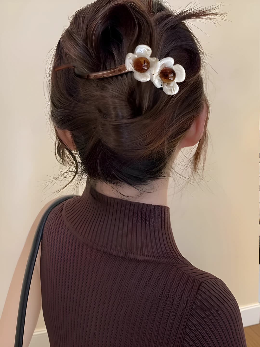 Beige-coffee flower twist clip