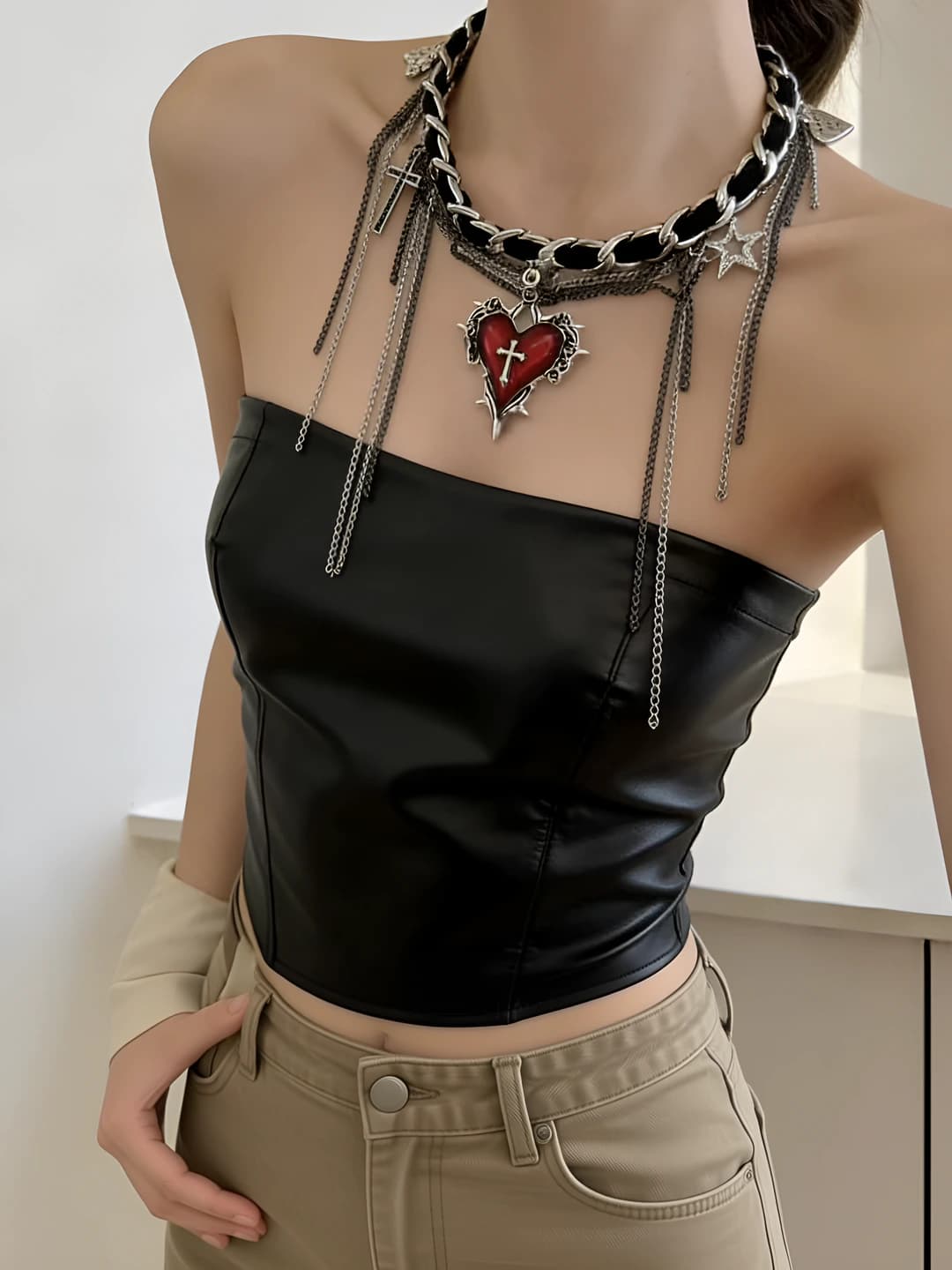 Ayollar uchun punk uslubidagi qora rangdagi metall zanjir, qizil yurak va xoch o'ramali, 41-50 sm, 75 g