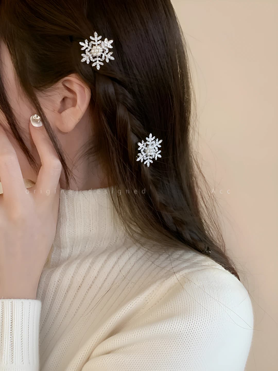 Women's hair clips and combs autumn-winter: snowflake design, mink fur, zircon, micro-rhinestones, festive, versatile style