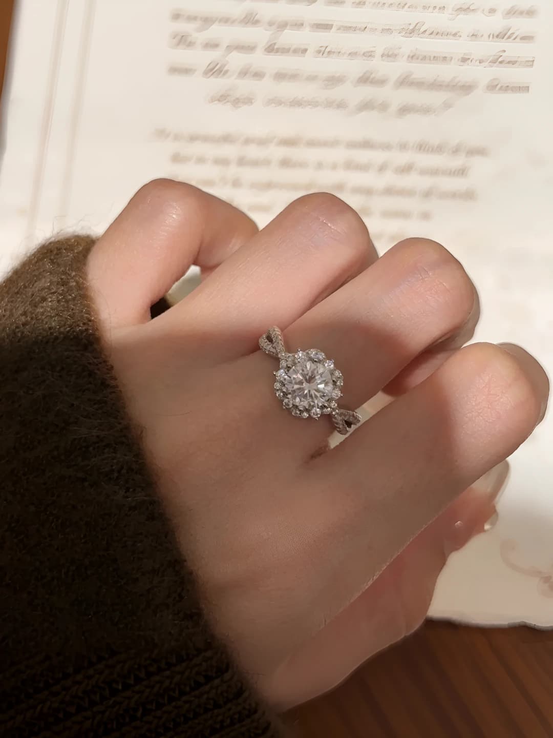 Ayollar uchun 1 karat moissanite halok uzuk, suv tomchisi shakli, dizayn elementi: qatorli toshlar, uslub: yengil lyuks