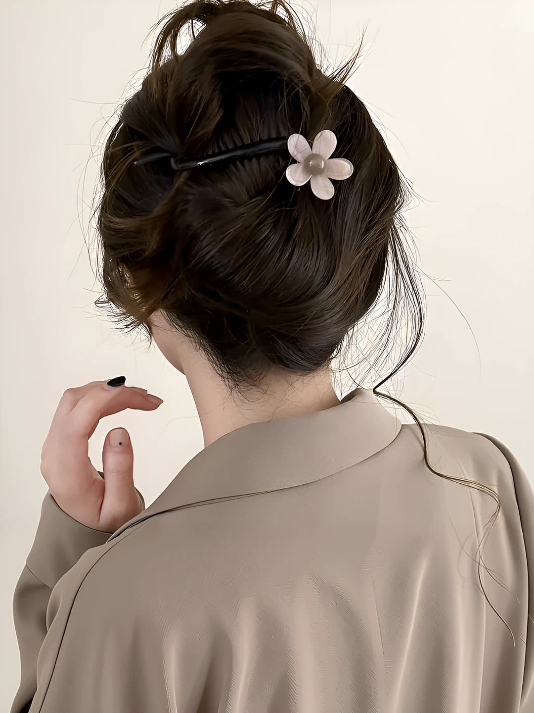 White gradient five-petal flower twist clip 10.5 cm