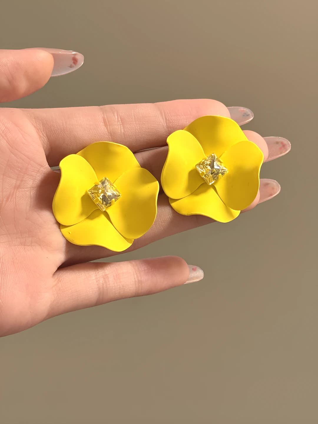 Silver post - Yellow