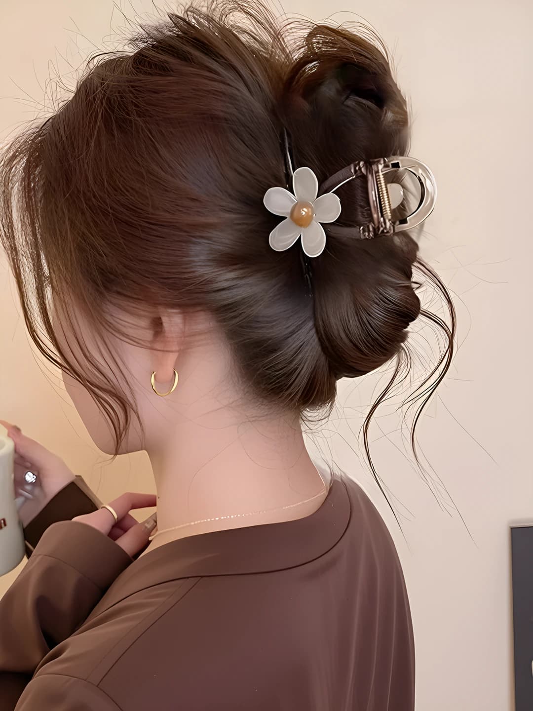Beige five-petal flower 8 cm