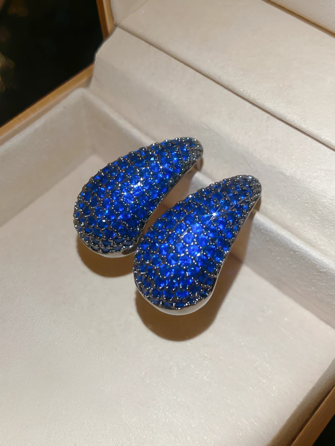 Silver post, Black, Blue