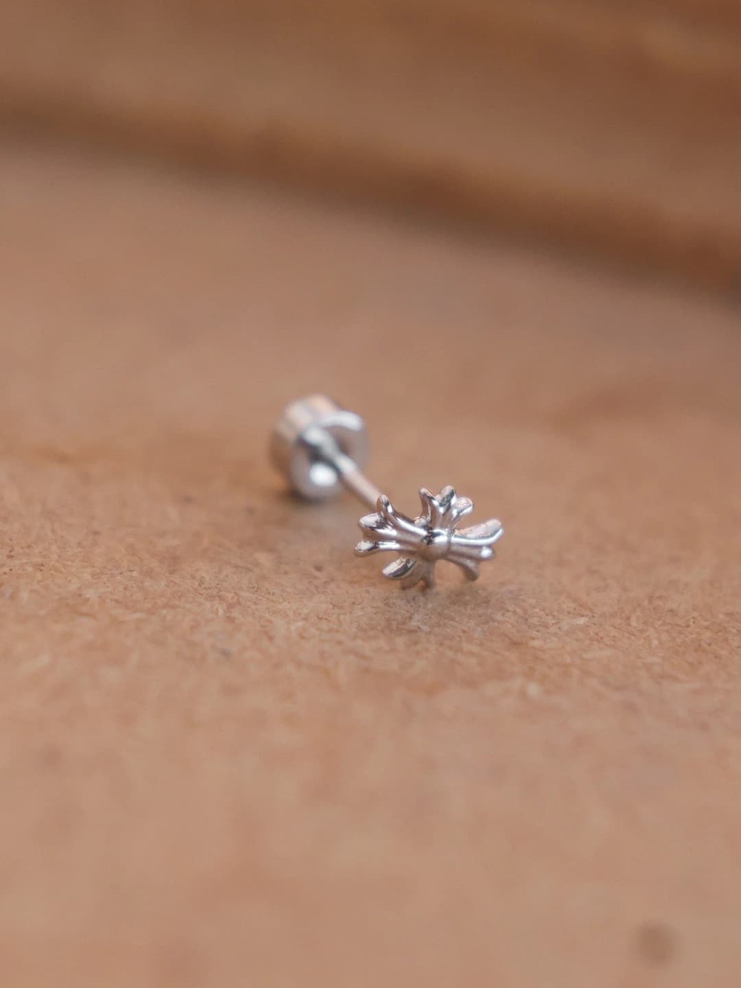 Arc de Triomphe spiral stud
