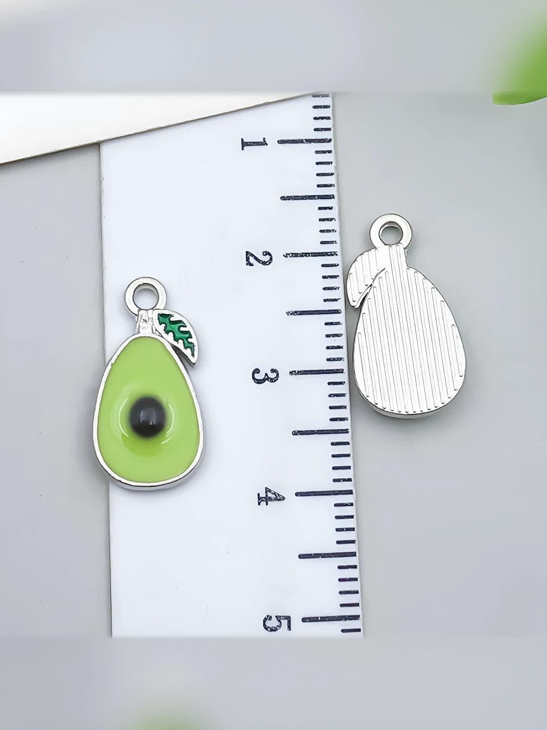 White K, green, 9x18mm, 0.9g
