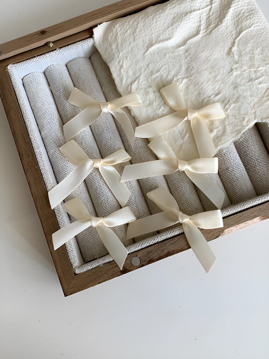Milk white clip