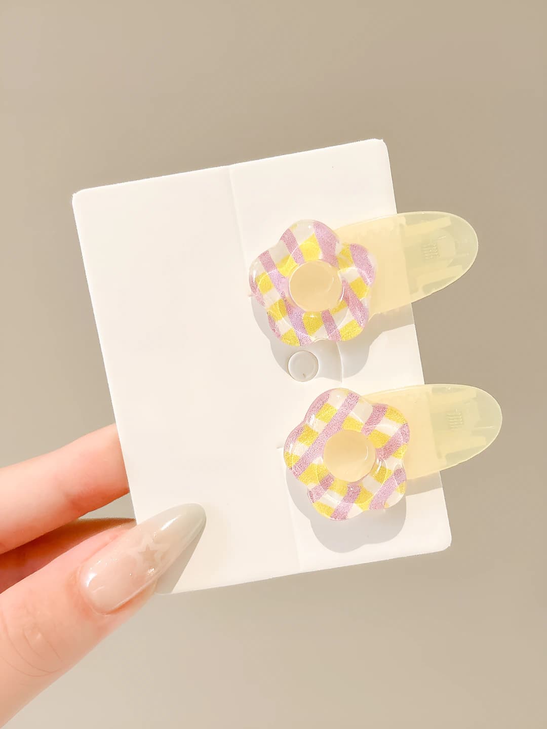 Flowers pair - yellow approx 4cm