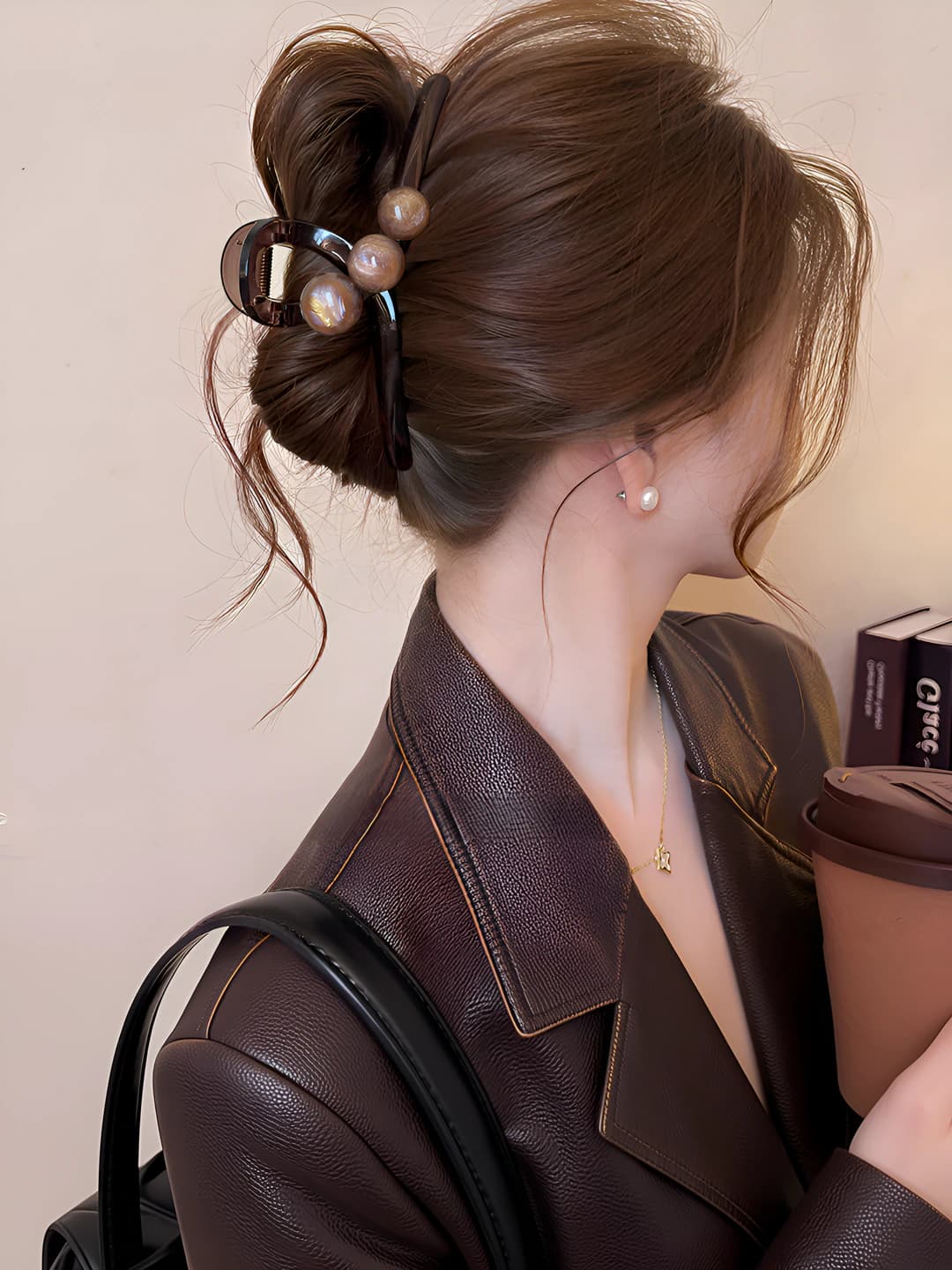 Shiny 3 dark brown beads claw clip 12.5 cm