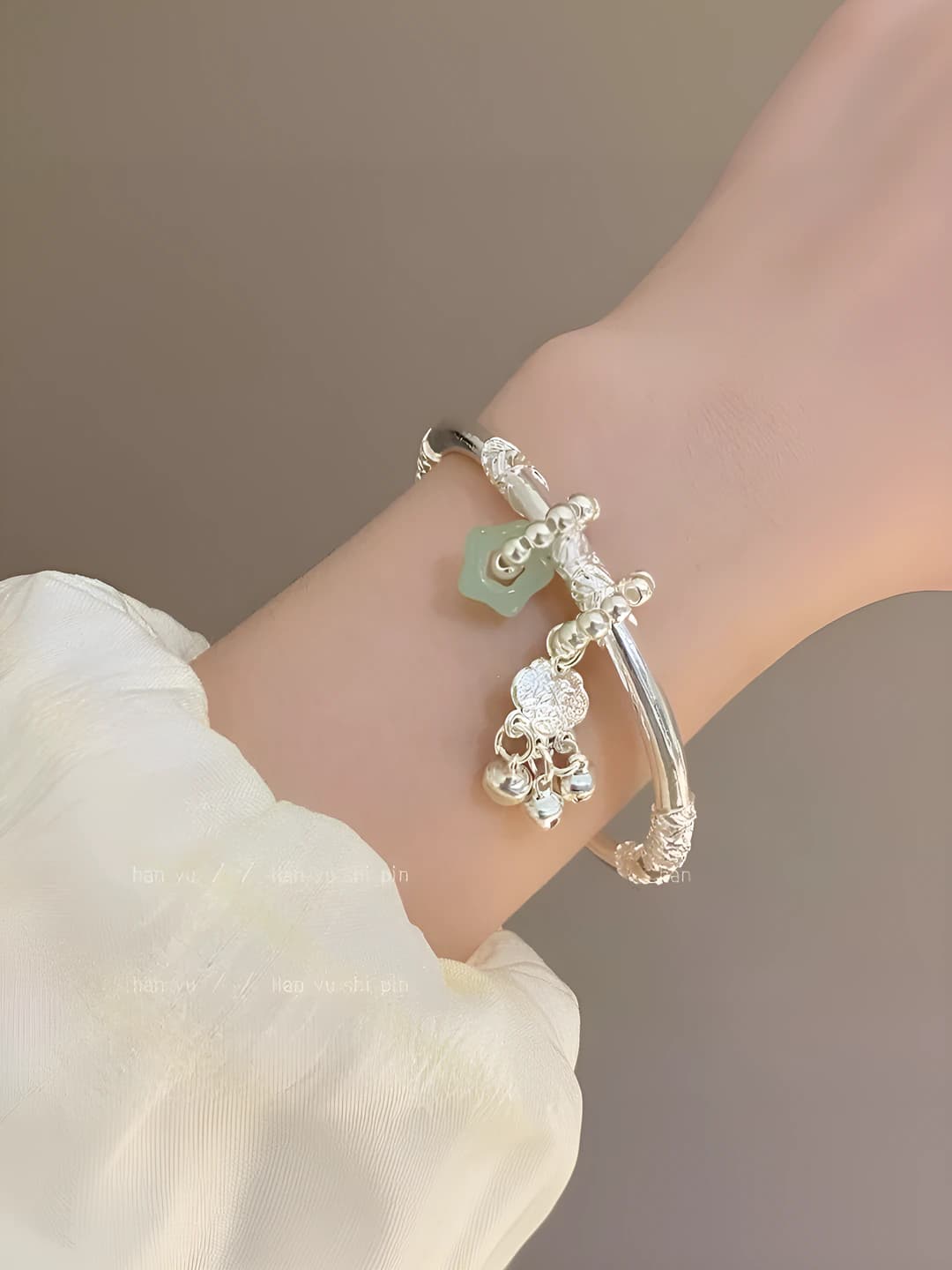 Star safety lock bangle [1 pc]