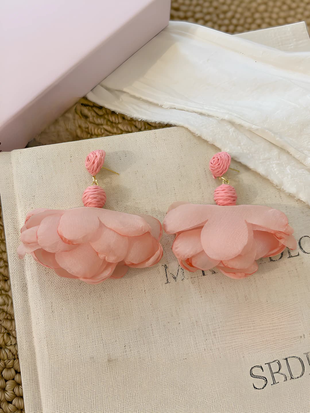 Pink chiffon flower tassel earrings (925 silver)