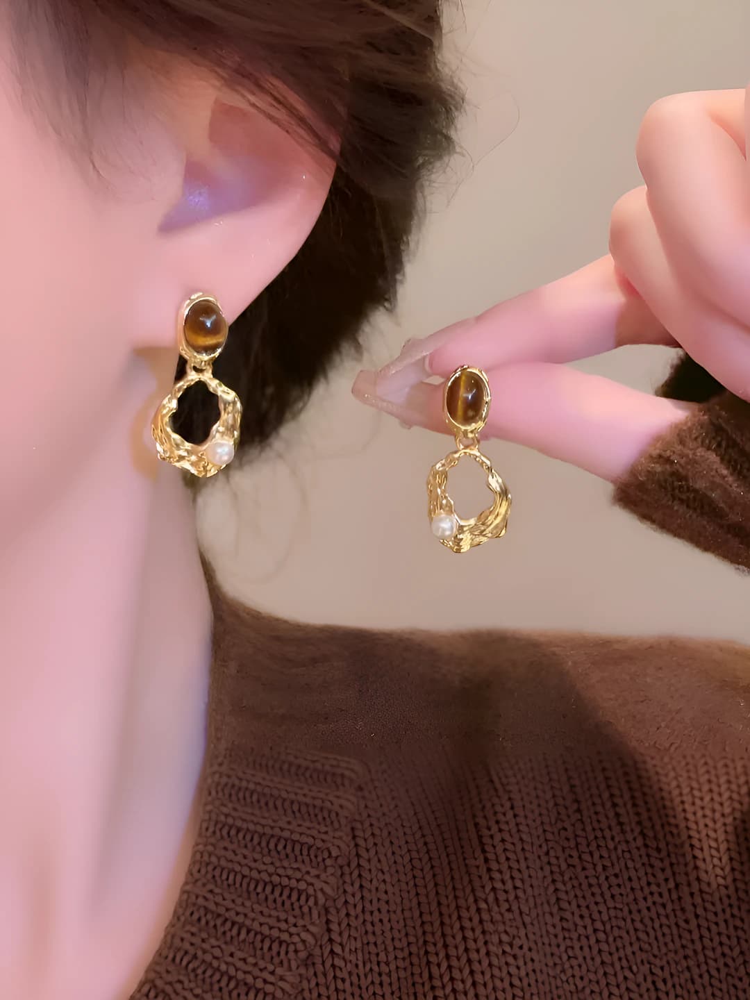 Women's geometric tiger eye metal earrings, 925 silver post, light luxury style