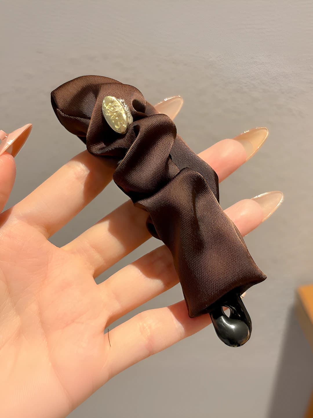 Coffee satin banana clip, 10 cm