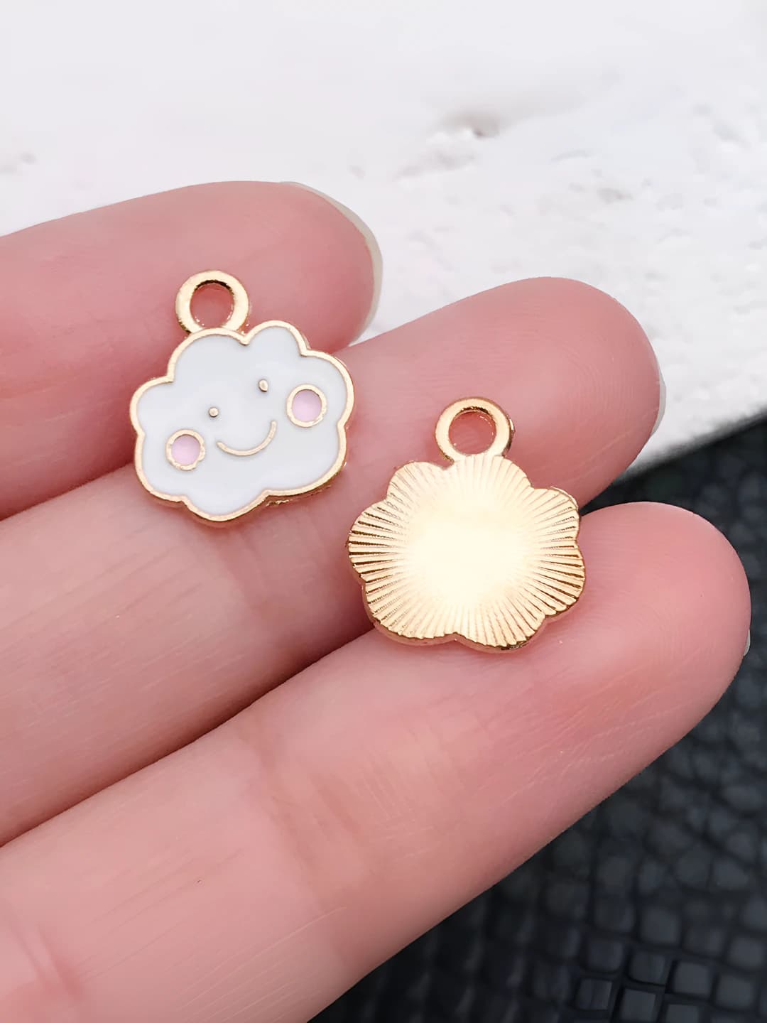 1 шт. белый улыбающееся облако 12x13mm-0.5g