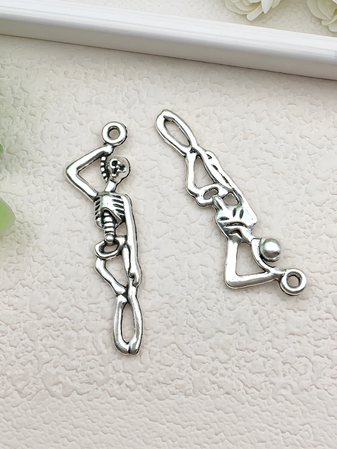 1 pc Halloween hanged skull 12x43mm-2g-5592