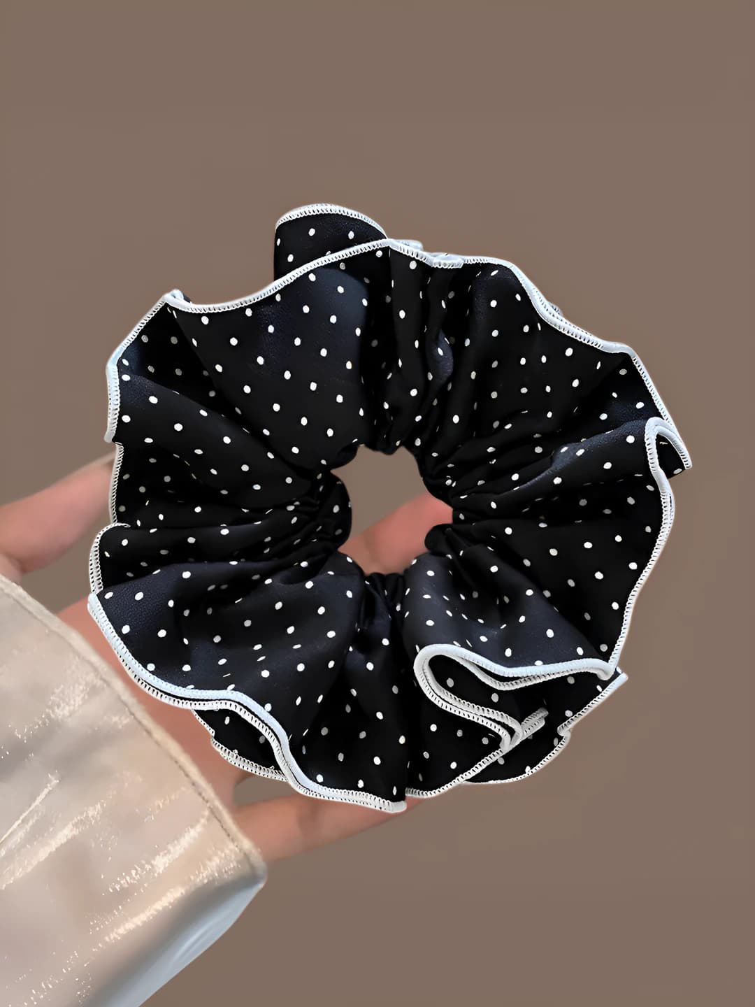Black polka dot, 17 cm