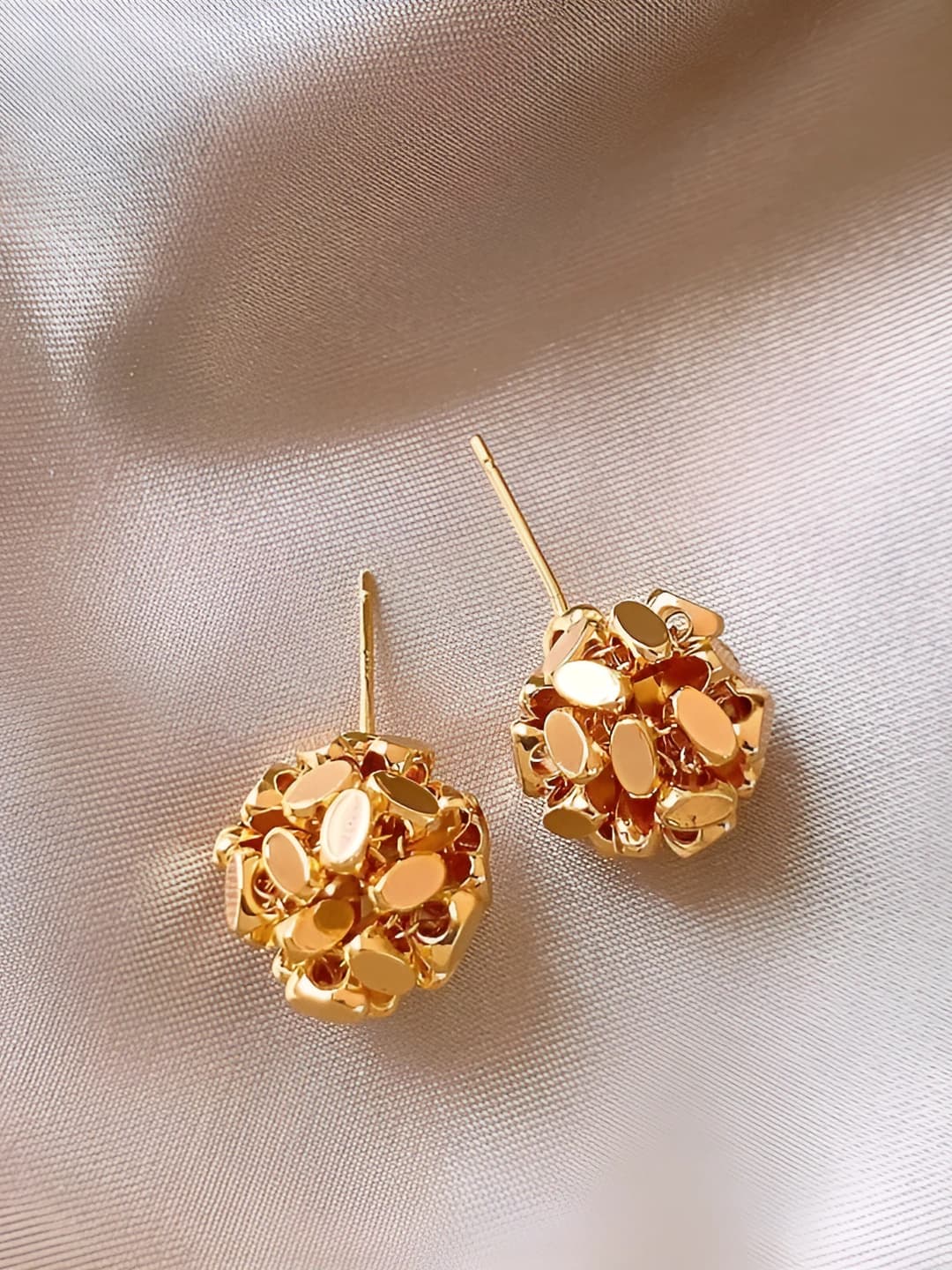 Women's stud earrings: metal design, round shape, electroplated finish, light luxury style
