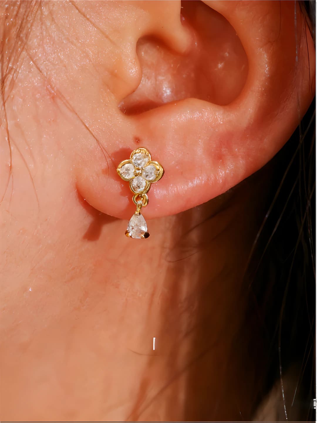 Women's 14K gold-plated zircon earrings, leaf shape, floral design element, minimalist, sweet, premium style, for students and office, versatile