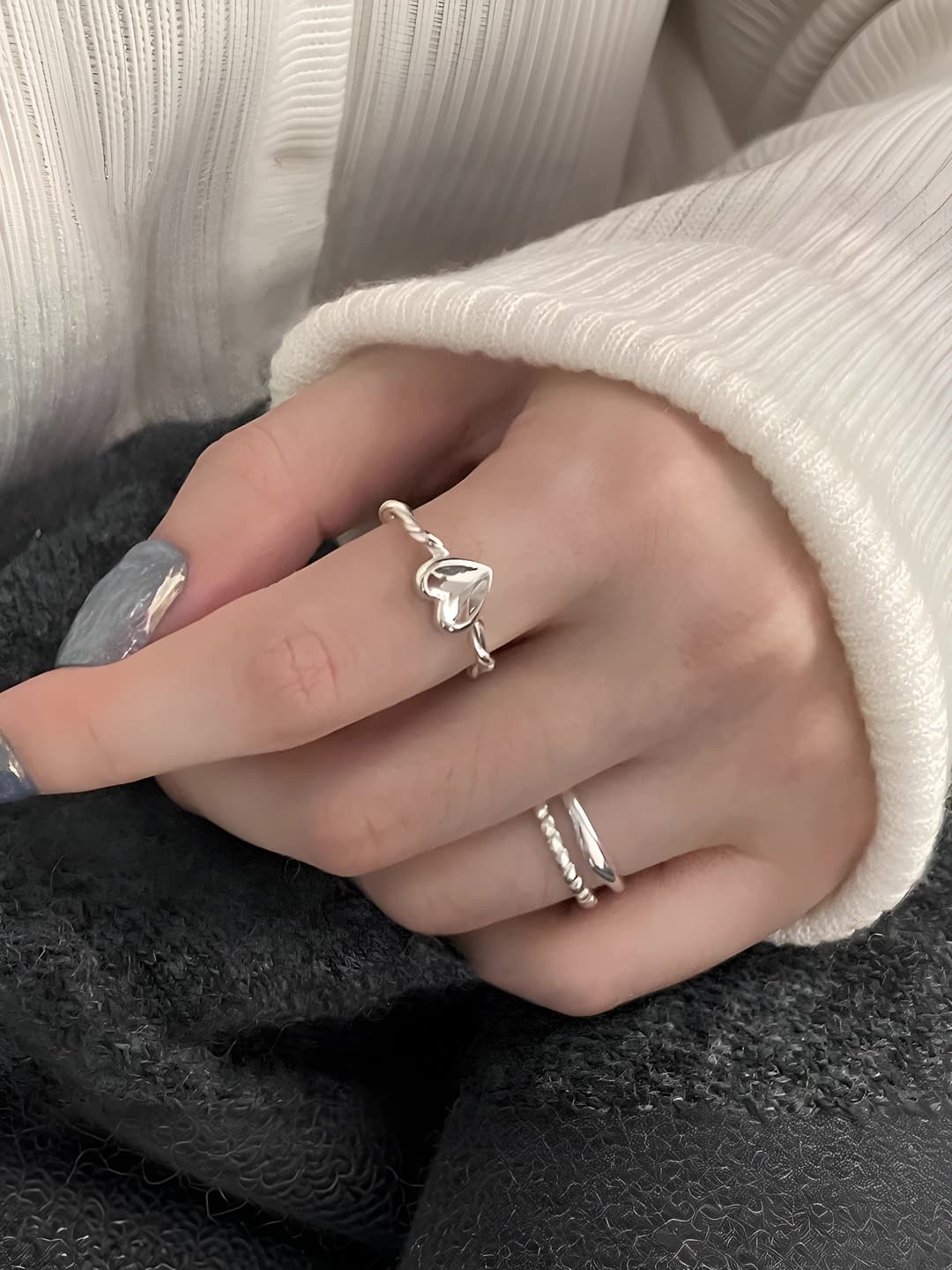 Women's open ring with cable knit and heart design