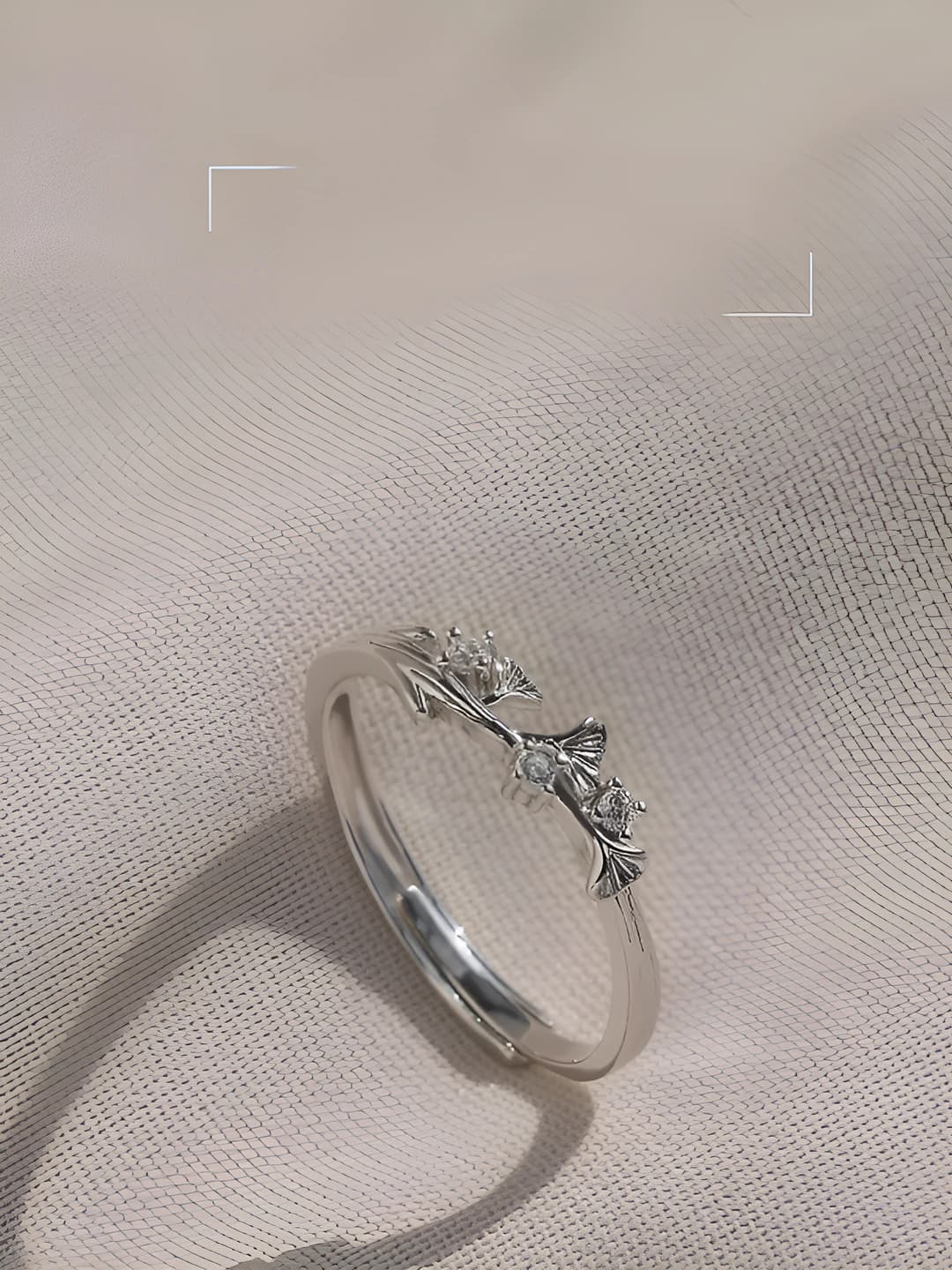 Ginkgo leaf ring